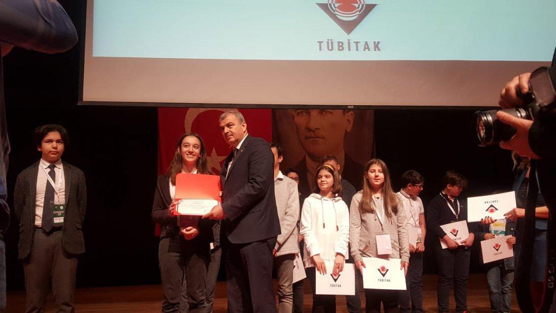 TÜBİTAK 13. Ortaokul Öğrencileri Araştırma Projeleri İzmir Bölge Yarışmasında Öğrencilerimizden Büyük Başarı…