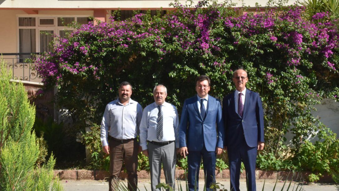 Efeler Kaymakamı Sayın Cemal ŞAHİN ve İlçe Milli Eğitim Müdürümüz Sayın Mustafa ÖZMEN, Cumhuriyet Anadolu Lisesi'ni ziyaret etti. 