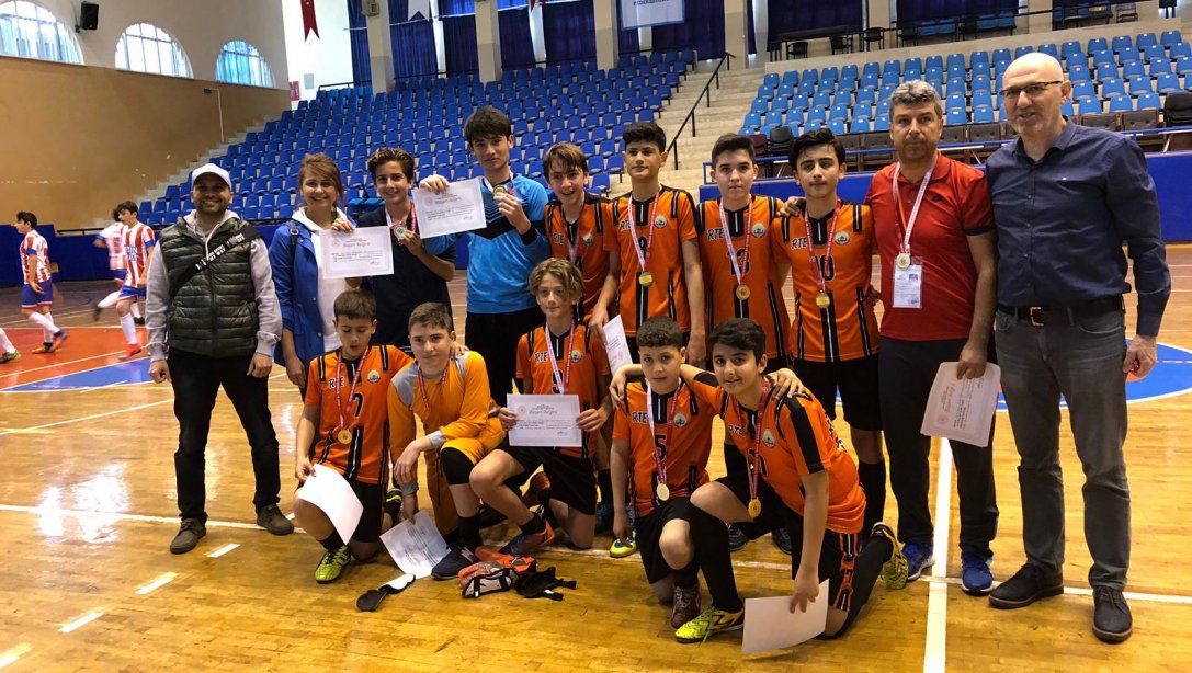 Recep Tayyip Erdoğan Ortaokulu Yıldız Erkekler Futsal Takımı Türkiye Şampiyanısında Yarı Finalde
