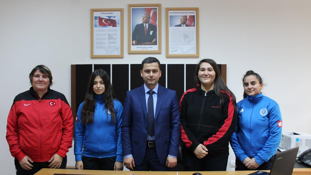 Türkiye Halter Şampiyonasında Derece Yapan Öğrencilerimizi İlçe Milli Eğitim Müdürümüz İsa ÜLKER Makamında Ağırladı.