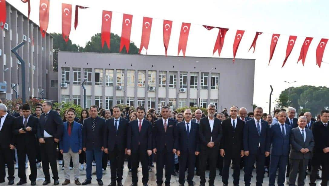 İl Milli Eğitim Müdürümüz Sayın Süleyman Ekici 24 Kasım Öğretmenler Günü sebebiyle Hükümet Konağı önündeki törene katılarak ilimizde görevli tüm öğretmenlerimiz adına Atatürk Anıtı'na çelenk sunmuştur.