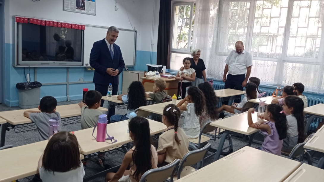 İlçe Milli Eğitim Müdürümüz Sayın Hakan ÖZCAN Uyum Haftası kapsamınsa okul ziyaretleri gerçekleştirdi.